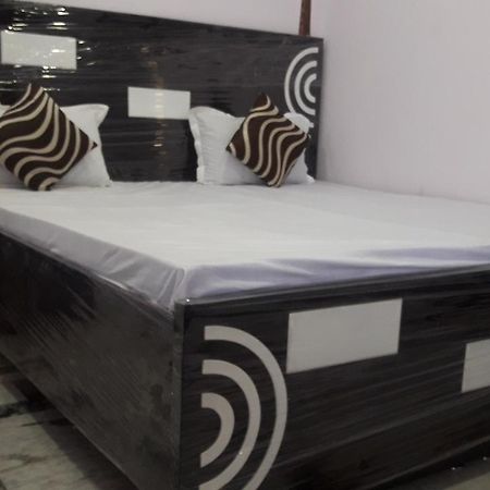 Oyo Rajdhani Guest House Фаридабад Екстериор снимка