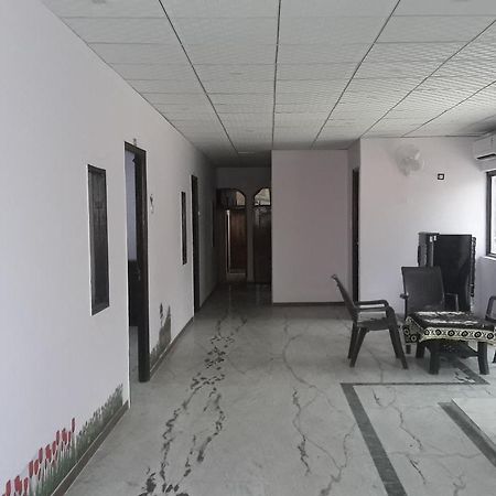 Oyo Rajdhani Guest House Фаридабад Екстериор снимка