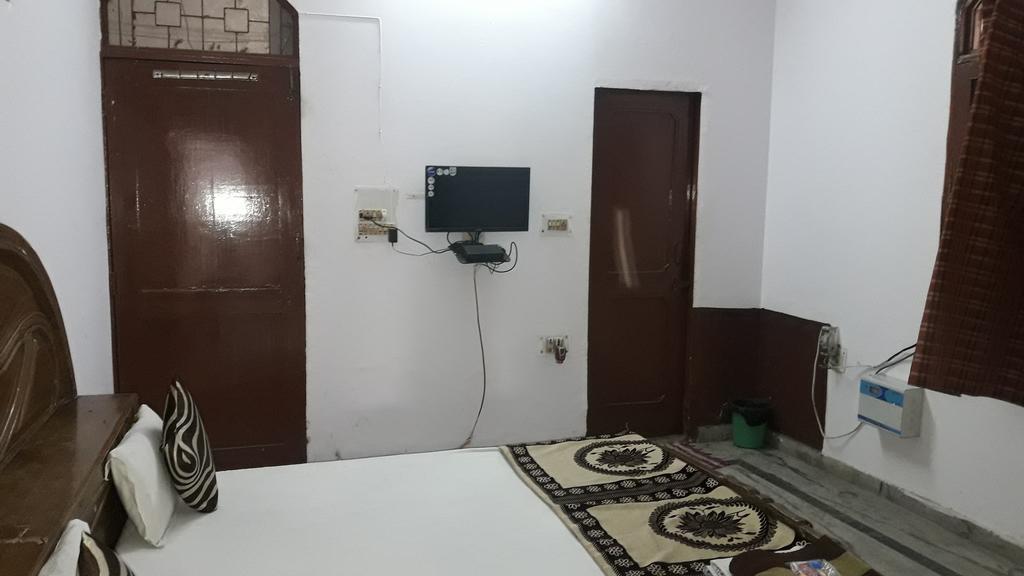 Oyo Rajdhani Guest House Фаридабад Екстериор снимка