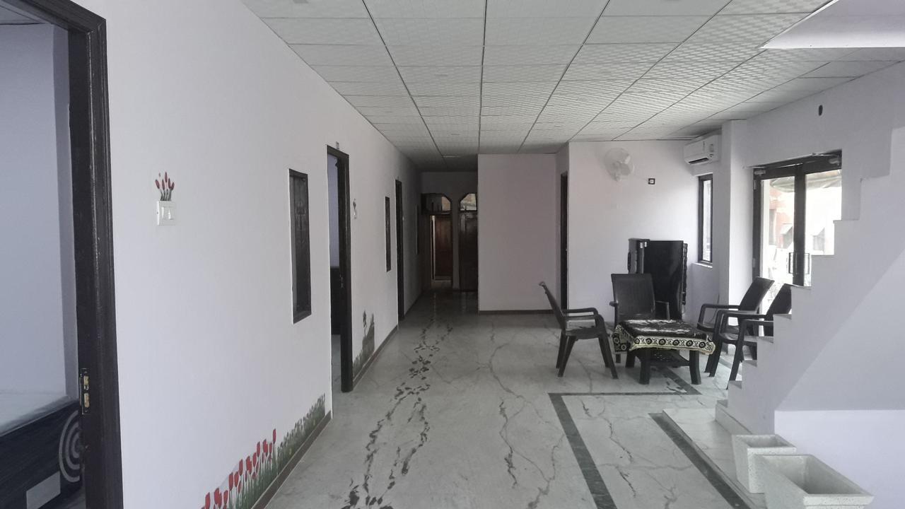 Oyo Rajdhani Guest House Фаридабад Екстериор снимка