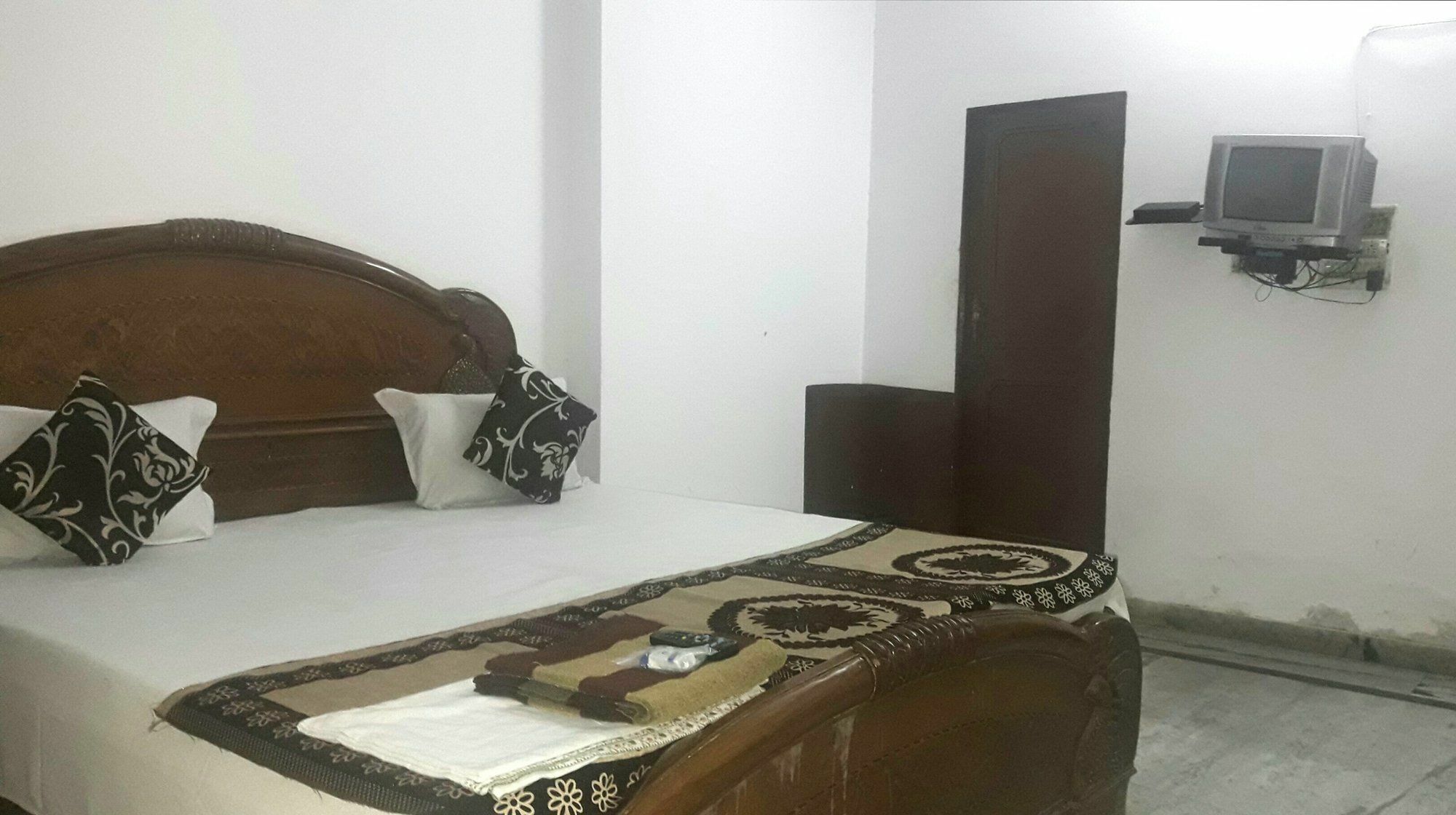 Oyo Rajdhani Guest House Фаридабад Екстериор снимка